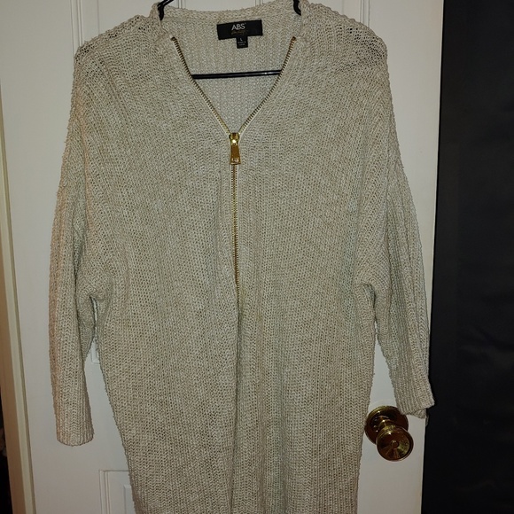 Sweater - Picture 1 of 3